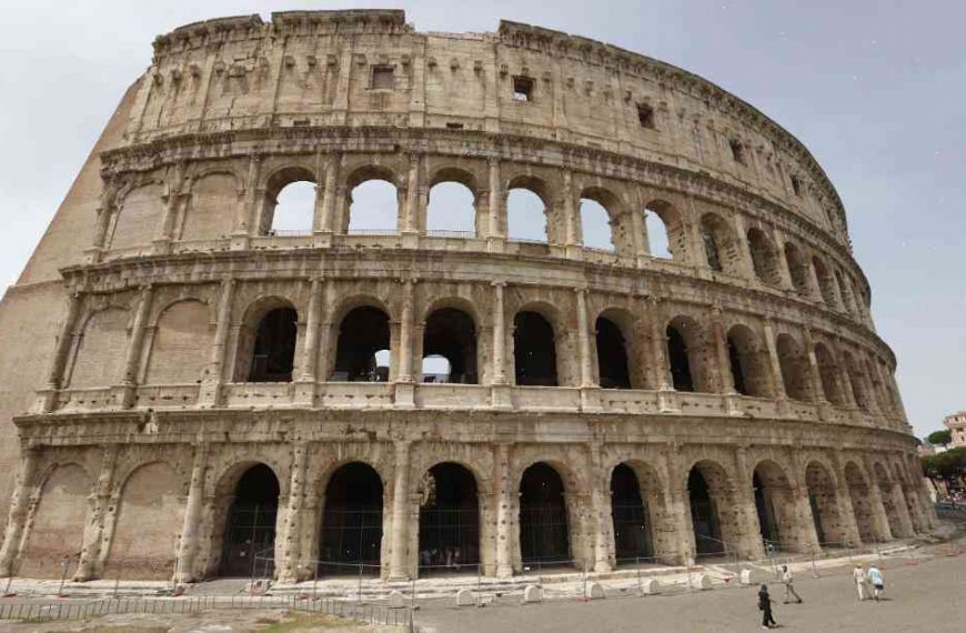 Watch: German tourists force hold a beer party at Colosseum